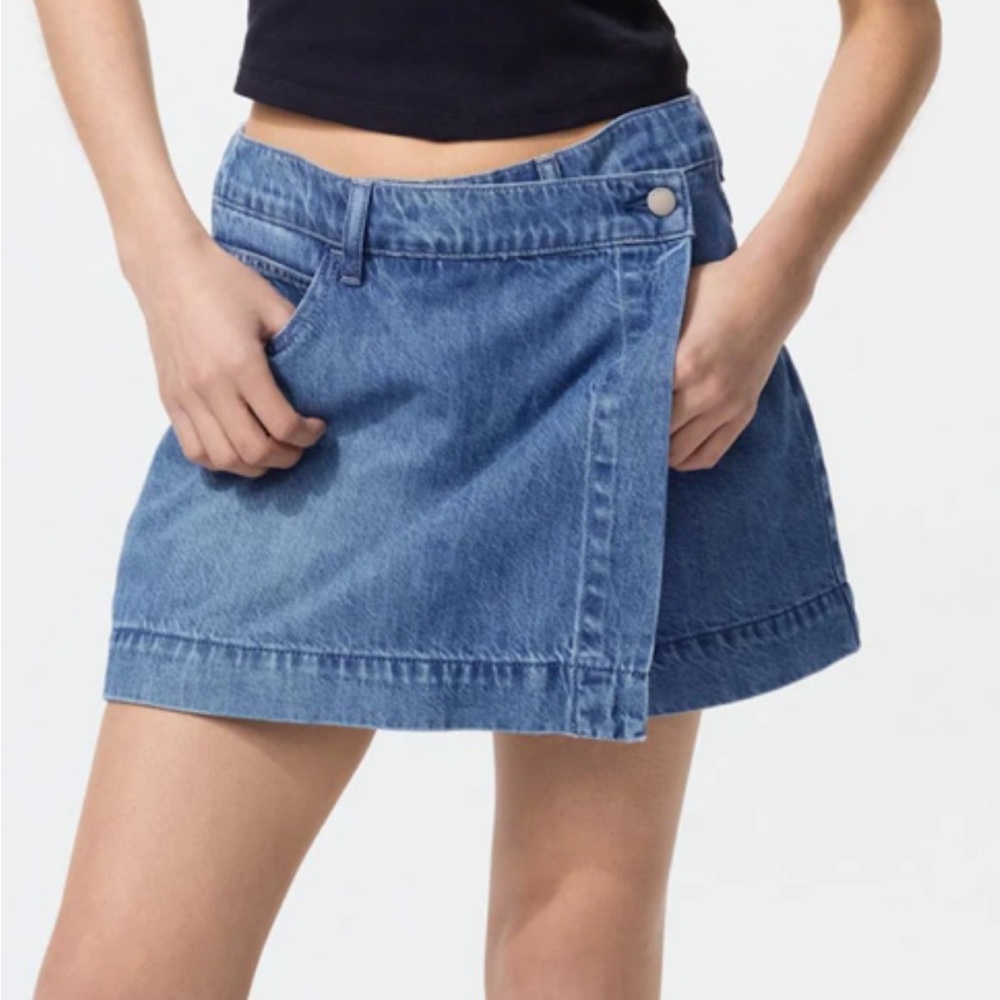 Uniqlo Drapey Denim Skort, Size L, NWT